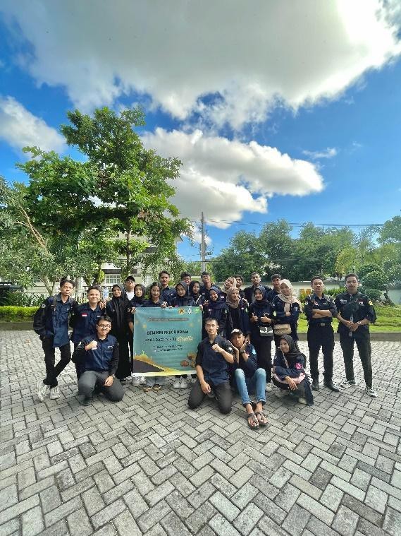 BEM KM FKIK UNRAM Berbagi Takjil Gratis