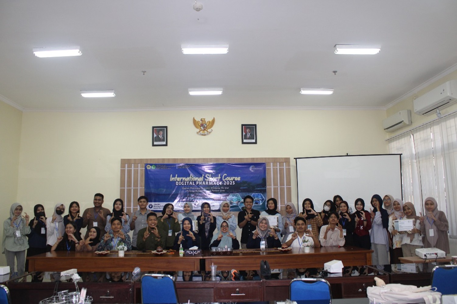 Program Studi Farmasi FKIK Unram Gelar Dua Short Course Internasional