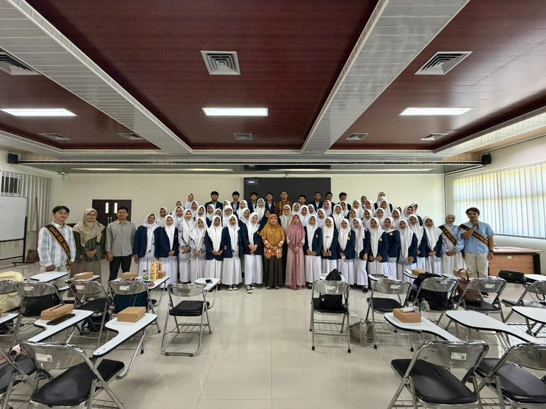 Siswa MAN 1 Mataram Laksanakan Outing Class di FKIK Universitas Mataram